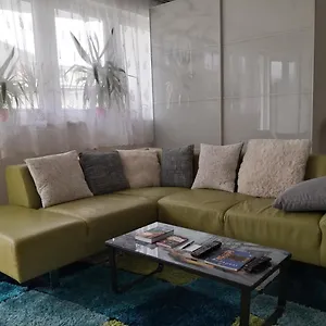 1,5 Szobas Lakas Terasszal,koezel A Szechenyi Fuerdohoez Apartament