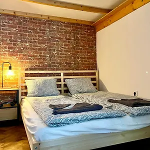 With Free Parking Apartmán