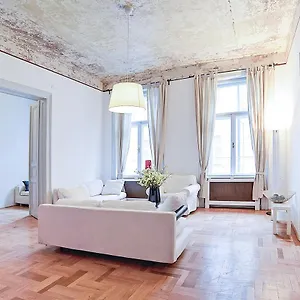 Beautiful 3 Bedroom In 7th District Apartamento
