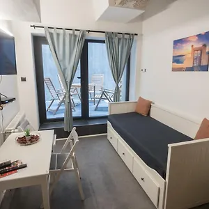 Peaceful Basement With Terrace & Free Gym Будапешт
