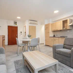 D16 - Gozsdu Garden - Location By Bqa Apartamento