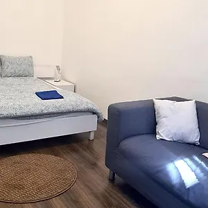 Downtown Akacfa Apartamento