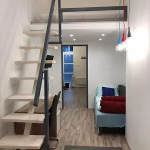 The Whistling Rabbi Apartamento